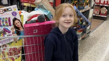 6χρονη-μάζευε-όλο-τον-χρόνο-το-χαρτζιλiκ-104949