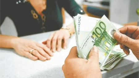 τρισευτυχισμένοι-οι-έλληνες-στα-ατμ-χ-105534