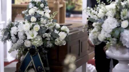 βασίλης-καρράς-τι-έγραφαν-τα-στεφάνια-107426