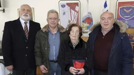 μόνο-σεβασμός-για-την-κα-σοφία-πούλησε-113242