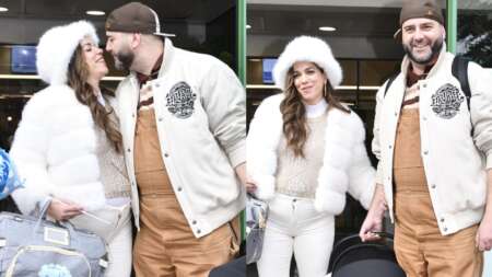 με-χρυσές-μπότες-και-γούνα-στο-πλευρό-τ-121030