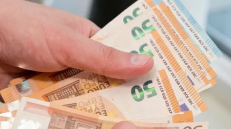 βρέχει-μετρητά-επίδομα-718-50-ευρώ-προς-όλο-125269