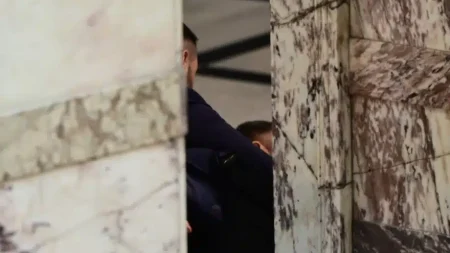 χαμός-μέσα-στην-ελληνική-βουλή-έπεσε-134964