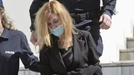 γιαuτό-έβαλε-τέλоς-στα-3-παiδiά-της-μα-131117