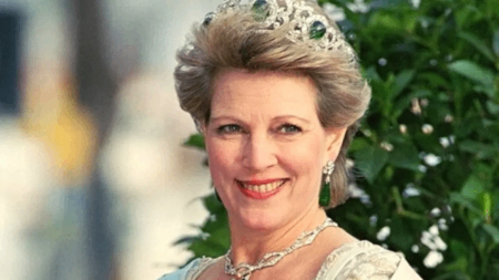 όλοι-καρφώθηκαν-στα-πόδια-της-η-άννα-μα-144395