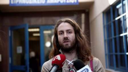 κούρεψε-μαλλιά-ξύρισε-μούσι-ξανάγινε-143423