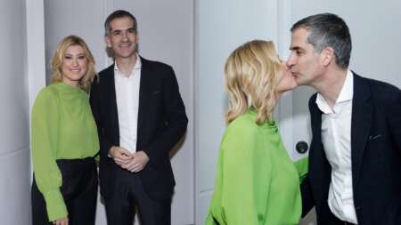 μελαχρινή-ίδια-ο-μπαμπάς-της-η-κόρη-το-146762