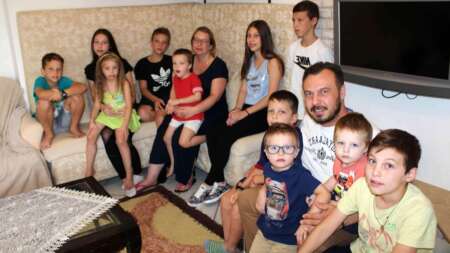 η-δήμητρα-κι-ο-ζαχαρίας-έχουν-12-παιδιά-χ-140663