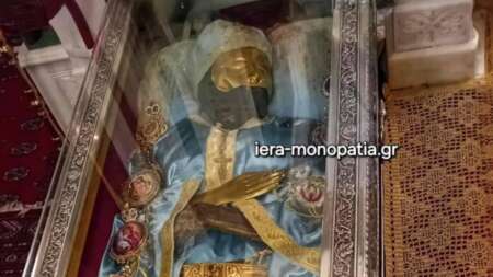 ιστορική-στιγμή-το-άφθαρτο-δεξί-χέρι-τ-142603