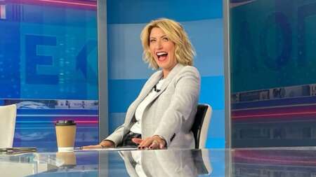 σε-πελάγη-ευτυχίας-η-σία-κοσιώνη-στα-44-τ-142961