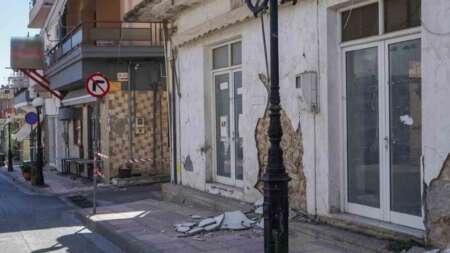 σεισμός-περικυκλωμένη-από-επικίνδ-142164