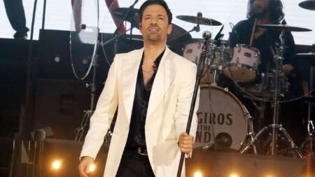 ένα-μαγαζί-στα-πόδια-της-η-καλλονή-αλ-144389