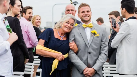 χθες-καμάρωσα-γαμπρό-τον-γιο-μου-δίπλα-142934