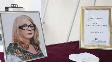 συντετριμμένος-ο-σταμάτης-φασουλής-σ-140248