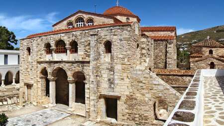 παναγία-εκατονταπυλιανή-ο-ιστορικός-143102