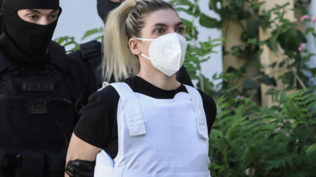 τράκαρε-η-κλούβα-που-τη-μετέφερε-τη-ρού-151416