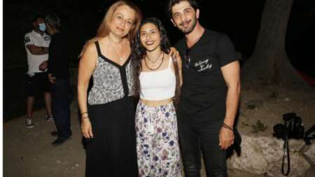 καθηγήτριά-του-αρκετά-χρόνια-μεγαλύτ-154300