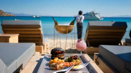 τους-βγήκε-ξινή-η-μύκονος-είδαν-την-α-156141