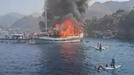 λαμπάδιασε-πολυτελές-πλοίο-με-110-επιβ-159135