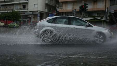 εκτακτο-πνίγεται-κάτω-από-το-νερό-τώ-192009