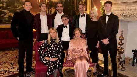 χαρούμενα-χριστούγεννα-από-όλους-μα-195724