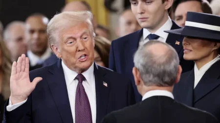 ο-ντόναλντ-τραμπ-καταργεί-όλα-τα-φύλα-200280