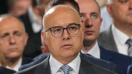 συμβαινει-τωρα-παραιτήθηκε-πρωθυπου-201785