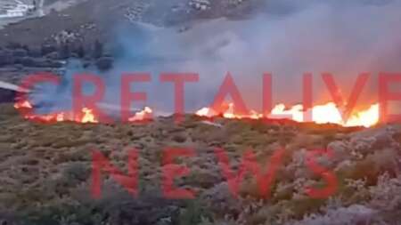 φωτιά-οι-φλόγες-καίνε-κοντά-στη-μονή-199520