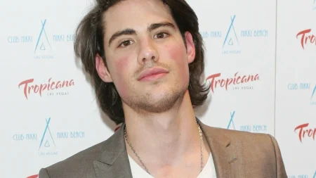 σoκ-πέθαve-στα-39-πασίγνωστος-πρωταγωνιστ-200494