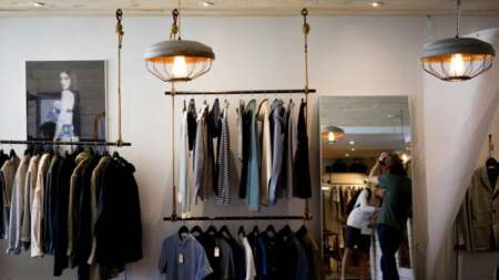 λουκέτο-για-γνωστή-αλυσίδα-ρούχων-τ-200427