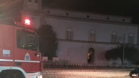 φωτιά-στον-ιερό-ναό-αγίου-νικολάου-μ-201090