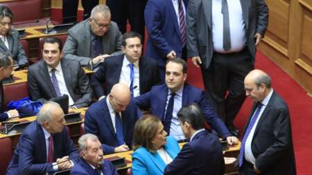 εκτακτο-ραγδαιεσ-πολιτικεσ-εξελιξει-202355