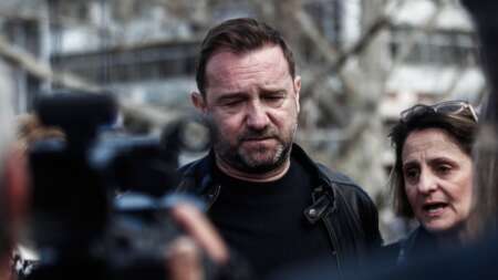 σηκώθηκαν-όλοι-όρθιοι-έκλαιγαν-και-χε-207925