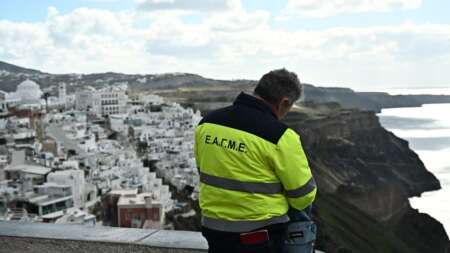 sos-παπαζάχου-για-σαντορίνη-δεν-έχει-απ-205836