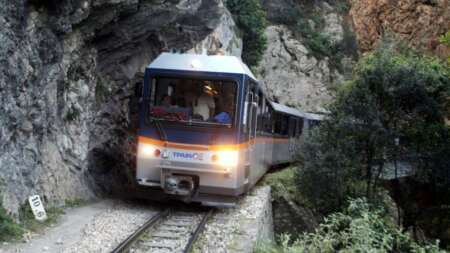 παραλιγο-τραγωδια-με-τρενο-στη-χωρα-μα-206884