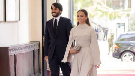 τρισευτυχισμένη-η-βασίλισσα-μόλις-γέ-206050