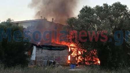 στις-φλόγες-τυλίχθηκε-σπίτι-μετά-από-έ-202750