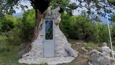 πόλος-έλξης-το-εκκλησάκι-που-χτίστηκε-207793