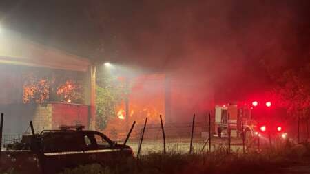 εκτακτο-αεροπλάνο-έπεσε-πάνω-σε-κτίρι-207678