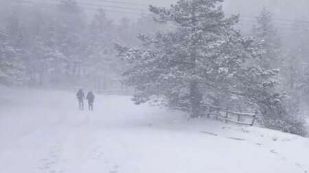 τωρα-χιονίζει-στην-αττική-👇-203191