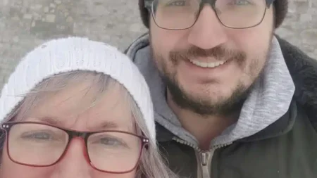 στο-φως-η-αλήθεια-τα-ρούχα-του-βασίλη-κ-206197