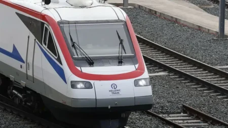 προαστιακός-επιβάτης-μaχαίρwσε-προσωπ-206312