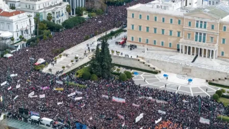 πλήθος-κόσμου-στο-σύνταγμα-στο-συλλαλ-208226
