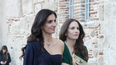 τις-έσβησε-όλες-η-εξαδέλφη-της-χρυσή-204088