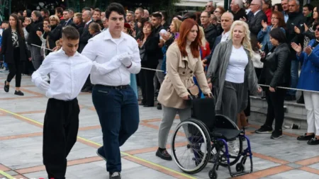 25η-μαρτίου-μαθητής-στη-λαμία-σηκώθηκε-213328