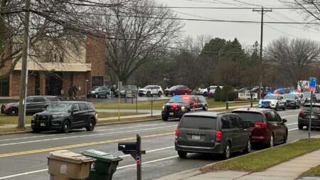 συμβαινει-τωρα-πυροβολισμοί-έξω-από-τ-209926