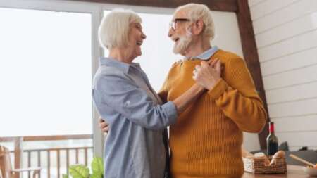 έρχεται-στην-αθήνα-πρώτο-σπίτι-συγκατ-213380