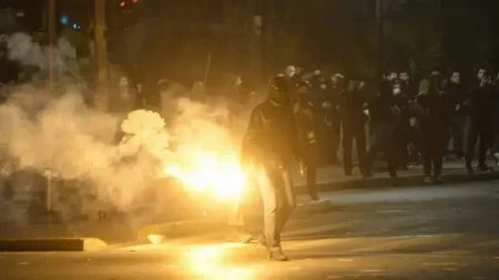 ektakto-tωρα-καιγεται-το-συνταγμα-209706