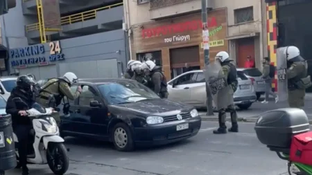 οργισμένος-ματατζής-τα-βάζει-με-οδηγό-208295