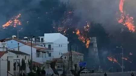φωτιά-τώρα-σε-ελληνικό-νησί-καίγεται-δ-211684